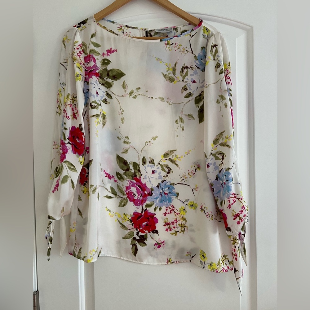 Elegant blouse size M.